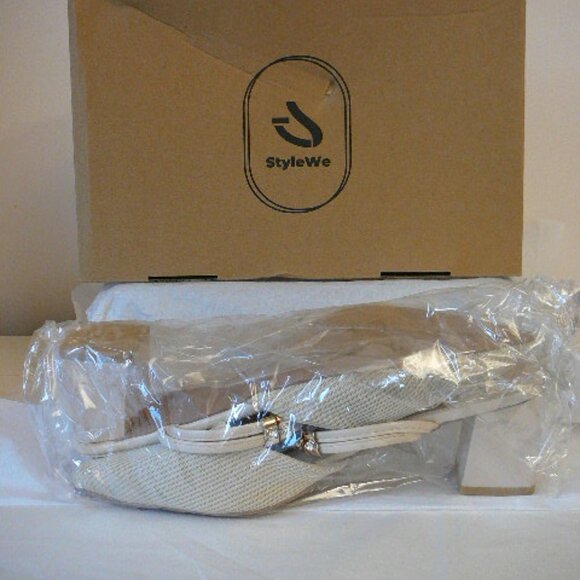 Stylewe Beige Fabric Close Toed 2.25" Heel Mules w/Jeweled Strap-US9.5 EUR40-NIB - Picture 1 of 5